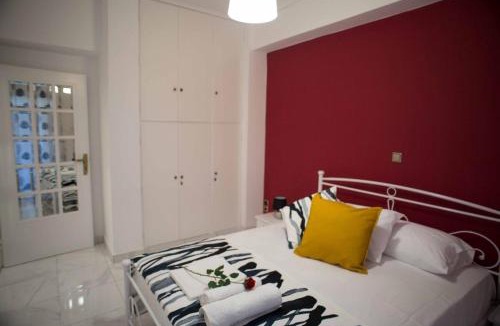 Pasalimani Apartment | Cozy apartment with sea view next to Marina Zeas