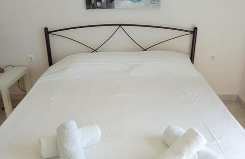 Kerameikos Apartment | Cozy Apartment With Side View of Acropolis