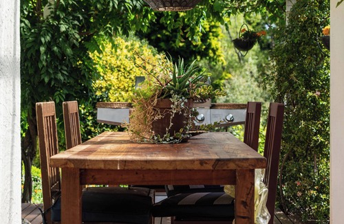 Naseby Cottage | Cozy, beautifully decorated cottage sitting in a stunning seasonal garden