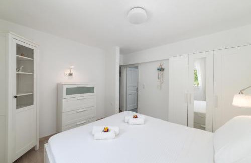 Istron Apartment | Cozy Cottage