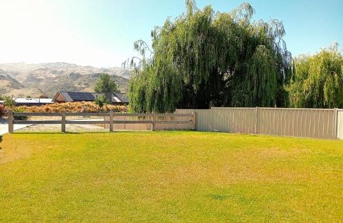 Lowburn House | Cozy Cottage on Begg Lane