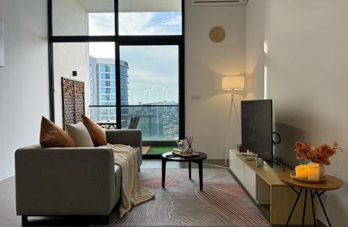 Brickfields Apartment | Cozy Fall Suite at EST Bangsar With Garden Scenery