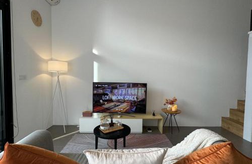 Brickfields Apartment | Cozy Fall Suite at EST Bangsar With Garden Scenery