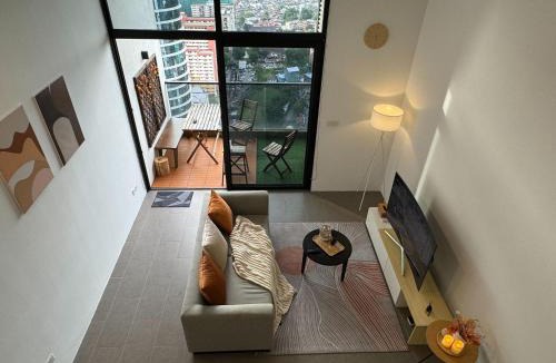 Brickfields Apartment | Cozy Fall Suite at EST Bangsar With Garden Scenery