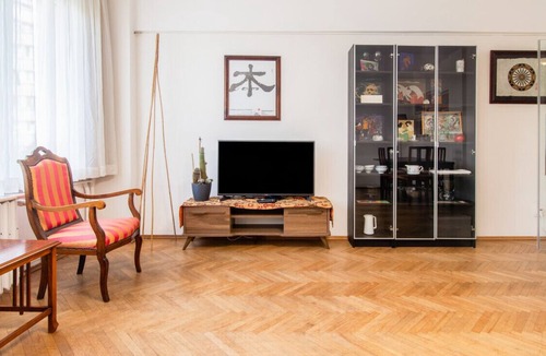 Gumussuyu Mahallesi Apartment | Cozy Flat in Beyoglu near Public Transportation