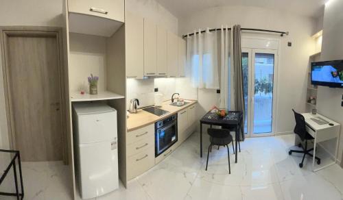 Ilisia Apartment | Cozy flat in Hilton, central Athens, 3' metro, VFM!