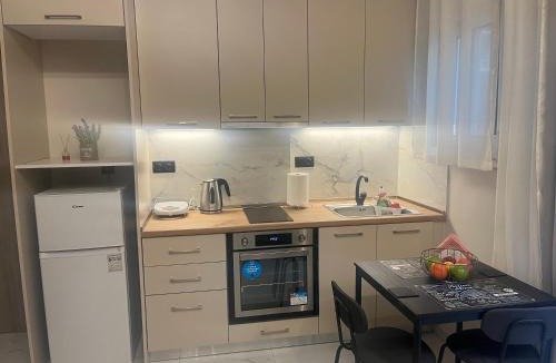 Ilisia Apartment | Cozy flat in Hilton, central Athens, 3' metro, VFM!