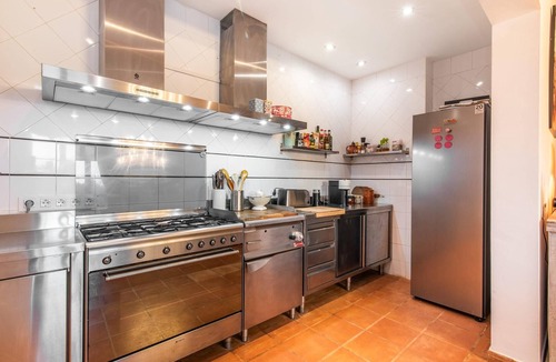 Buger House | Cozy home in Buger with private swimming pool, can be inside or outside
