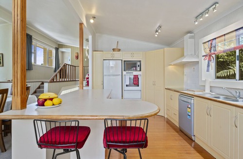 Springfield House | Cozy home with a pool! 5 minutes to Rotorua Town Centre.