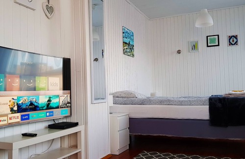 Innri-Njarthvik House | Cozy house,perfect located free parking & wifi