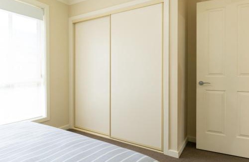 Youngtown Apartment | Cozy Modern Private Stay in Launceston