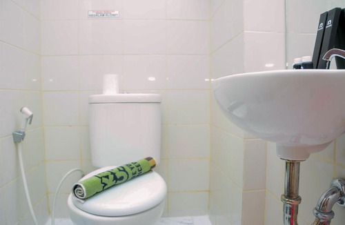 Bekasi Timur Apartment | Cozy Modern Studio at Lagoon Apartment near Bekasi Town Square By Travelio