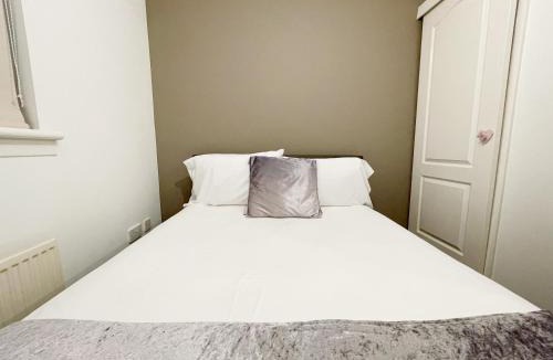 Nitshill House | Cozy Nights SVP Detached House