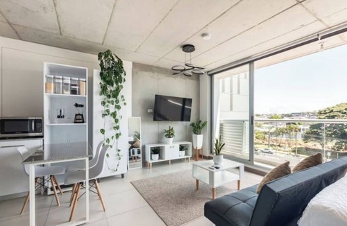 San Pedro Apartment | Cozy Space w/Rooftop Pool + Gym