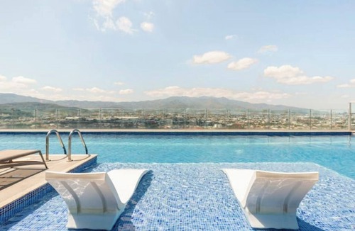 San Pedro Apartment | Cozy Space w/Rooftop Pool + Gym