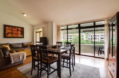 Santa Ana Apartment | CR MARIPOSA RENTALS lakeview, spacious penthouse with office, pool, gym, Jacuzzi