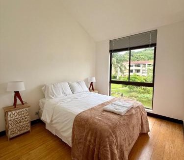 Santa Ana Apartment | CR MARIPOSA RENTALS lakeview, spacious penthouse with office, pool, gym, Jacuzzi