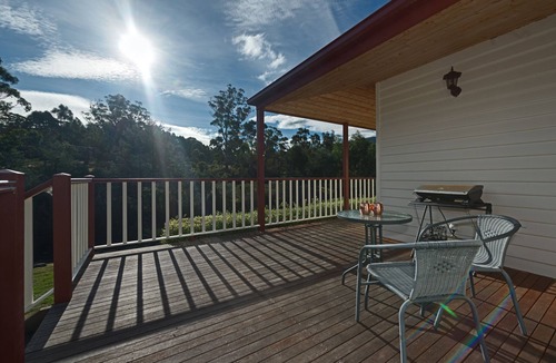 Grove Cottage | CRABTREE RIVER COTTAGES - EMILY COTTAGE -RIVERFRONT RELAXATION