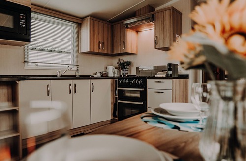 Ayr House | Craig Tara close to beach Dog friendly Free WiFi