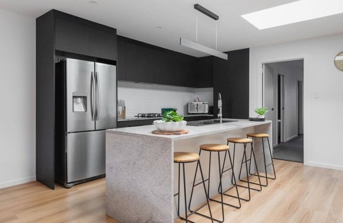 South Launceston Apartment | Crescent Townhouse - newly built + close to LGH