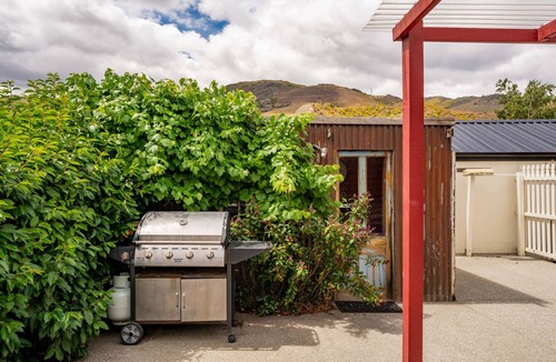 Lowburn House | Cromwell Cutie - Cromwell Holiday Home
