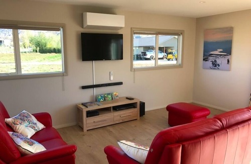 Lowburn House | Cromwell Safari Bach