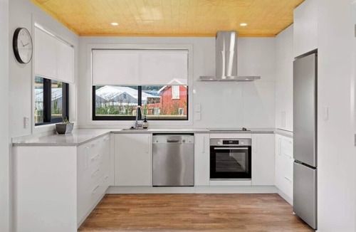 Te Aroha House | Custom designed holiday home, next to Cycleway.