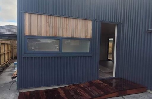 Te Aroha House | Custom designed holiday home, next to Cycleway.