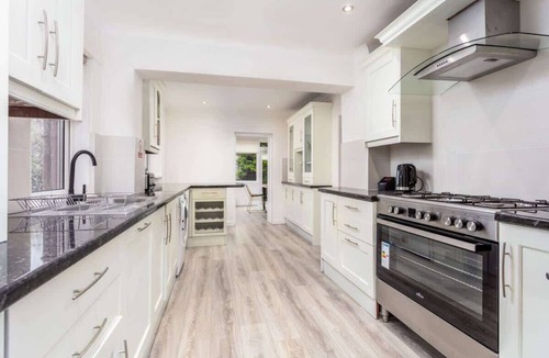 Prestwick Apartment | Cuthbert House - Donnini Apartments