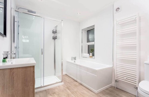 Prestwick Apartment | Cuthbert House - Donnini Apartments