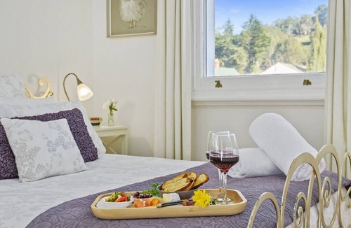 Cygnet Bed & Breakfast | CygnetOldBank- Accommodation, Cafe Escape the everyday, style & bliss