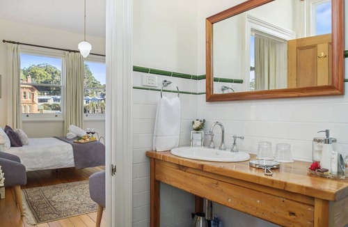 Cygnet Bed & Breakfast | CygnetOldBank- Accommodation, Cafe Escape the everyday, style & bliss