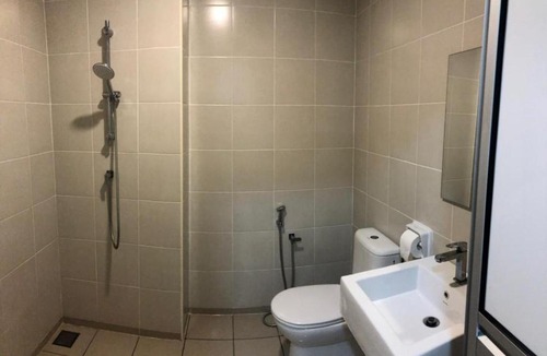 Bukit Jelutong Apartment | D Rosa Homestay Suria Jelutong