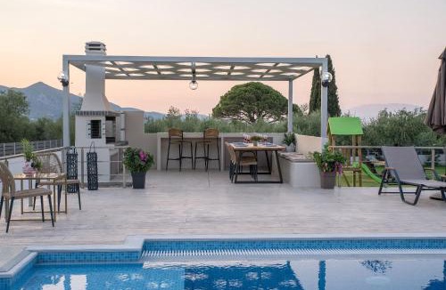 Alonia Villa | Daisy's Garden - Villa with Private Pool, Ideal for Large Groups, by ZanteWize
