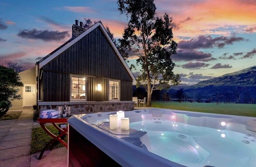 Lochearnhead Cottage | Dalveich Cottage w/hot tub & stunning views