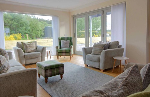 Tain Cottage | Darna House - sleeps 8 guests in 4 bedrooms