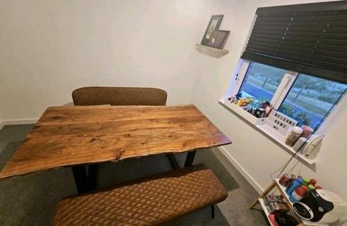 Nitshill House | Darnley southside room in a private home 61 Leggastston Road