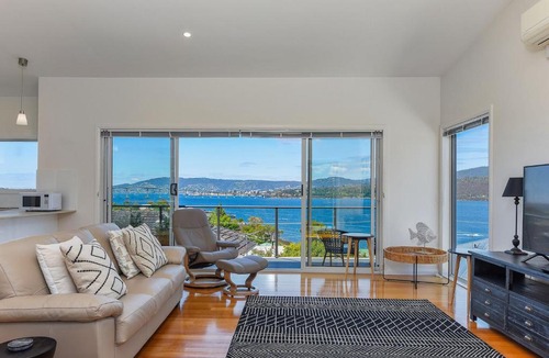Lindisfarne House | Deep Blue Wow views over river city mountain