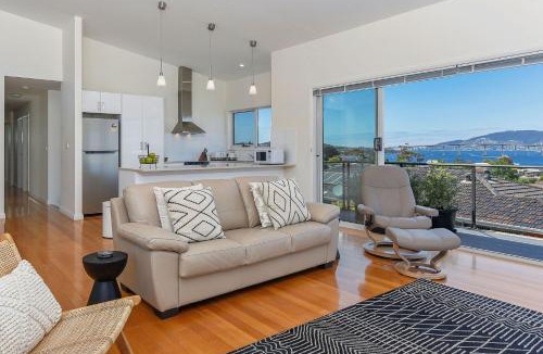 Lindisfarne House | Deep Blue Wow views over river city mountain