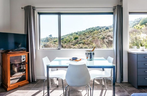 Matiatia Bay Apartment | Delamore Cove - Kowhai / You've Got It Maid