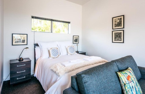 Matiatia Bay Apartment | Delamore Cove - Manuka /You've Got It Maid
