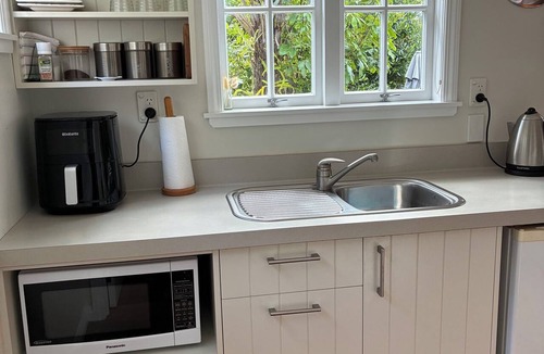 Whangamata Apartment | Delightful elevated sunny S/C Studio