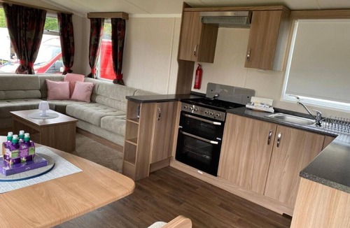Prestonpans House | Deluxe 3 bedroom caravan in Haven's Seton Sands Holiday Village,Wifi
