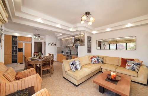 Koutsouras House | Deluxe 4 bedroom villa with loft next to beach