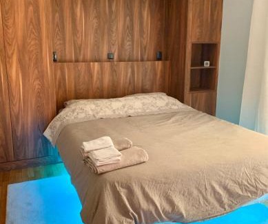 Koukaki Apartment | Deluxe apartment near Acropolis with Jacuzzi, next to metro