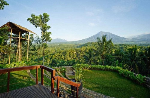 Banyuwangi Apartment | Deluxe Double on the Foothills of Ijen Plateau
