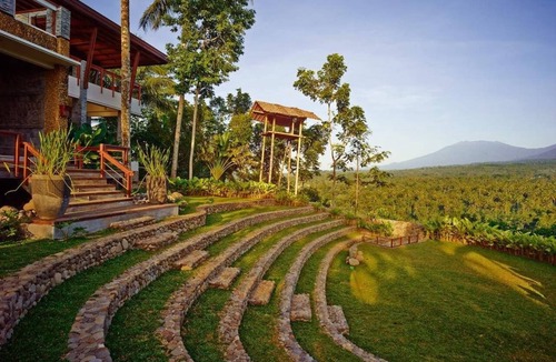 Banyuwangi Apartment | Deluxe Double on the Foothills of Ijen Plateau