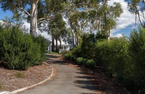 Otago House | Derwent River Cottage - Tranquil Waterfront Living