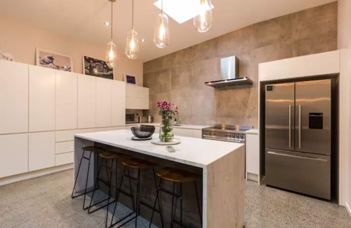 Auckland Central Business District Apartment | Designer, 4 Bd Converted Loft | Minutes to SkyCity