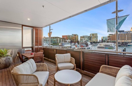Auckland Central Business District Apartment | Designer Harbour Stunner with Welcome Rosé